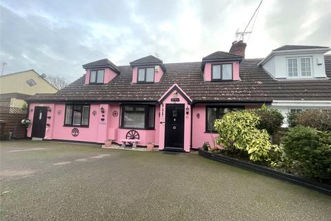 3 bedroom bungalow for sale, Fairmead Avenue, Daws Heath, Hadleigh Essex, SS7