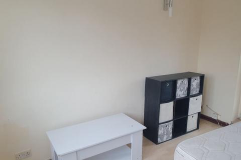 3 bedroom flat to rent, Harrow Road, Wembley