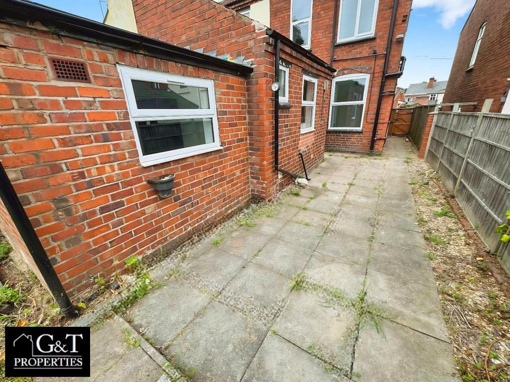 Communal Rear Garden With Regular Gardener