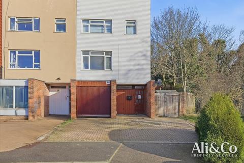 3 bedroom terraced house for sale, Boscombe Avenue, Grays