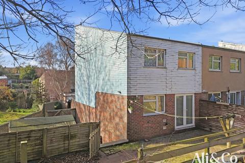 3 bedroom terraced house for sale, Boscombe Avenue, Grays