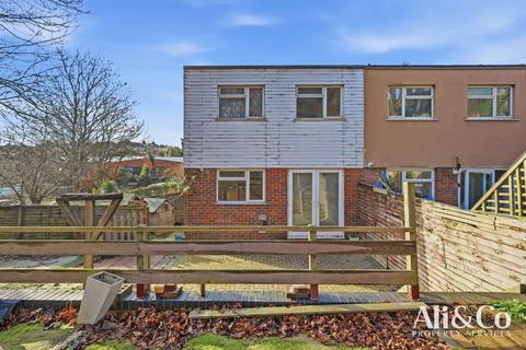 3 bedroom terraced house for sale, Boscombe Avenue, Grays