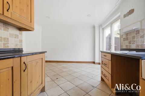3 bedroom terraced house for sale, Boscombe Avenue, Grays