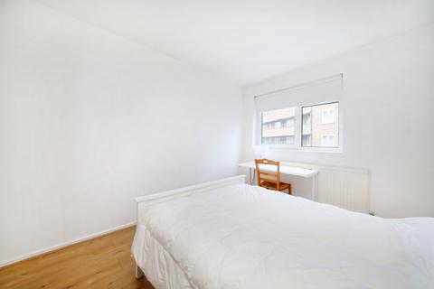 3 bedroom flat to rent, Burford House, London SW9