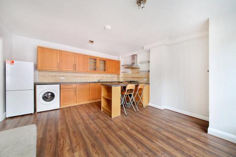2 bedroom flat to rent, Tooting High Street, London SW17