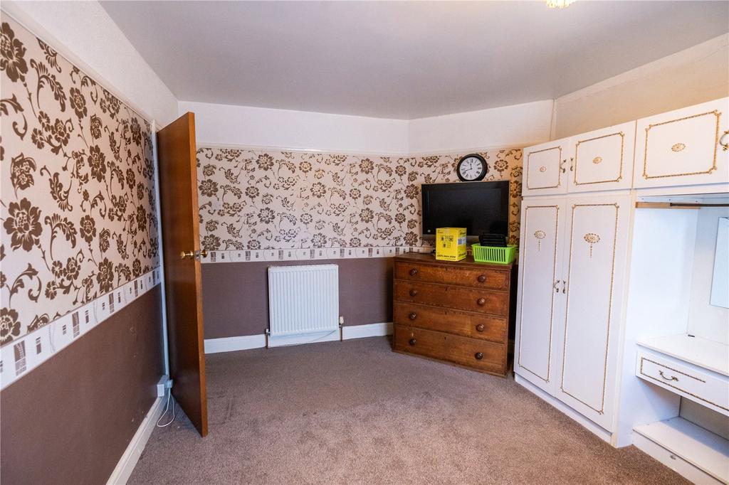Bedroom 1 (2)