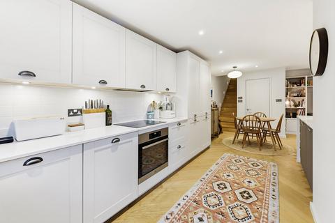 2 bedroom flat for sale, Thorndike House, 35 Vauxhall Bridge Road, London, SW1V