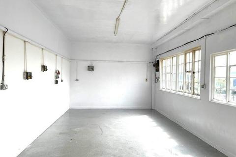 Industrial unit to rent - 1 Stuarts Ln Henley On Thames RG9 2AD