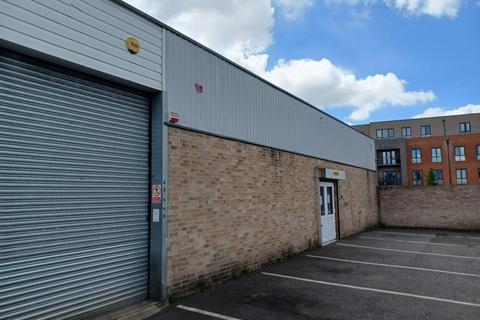 Warehouse to rent, 17-35 Loverock Rd Reading RG30 1DZ