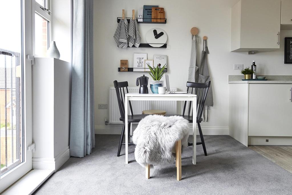 Light-filled dining area - typical Taylor...