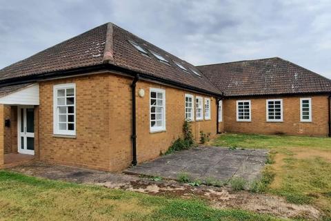 Property to rent, Oak Tree Dr Hartlebury DY10 4JB