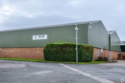 Warehouse to rent, Units 24A-24D Airfield Industrial Estate Hixon ST18 0PF