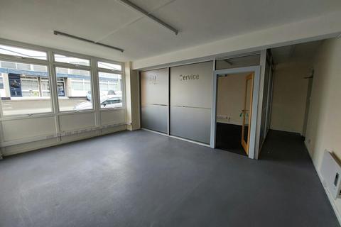 Property to rent, Charlton Dr Cradley Heath B64 7BJ