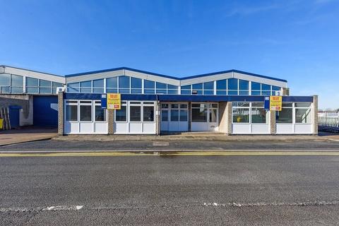 Property to rent, Charlton Dr Cradley Heath B64 7BJ
