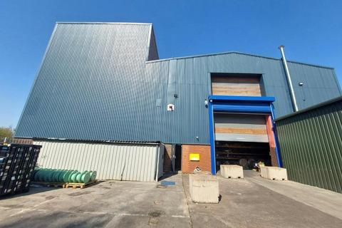 Distribution warehouse to rent, Dudley Rd Kingswinford DY6 8XF