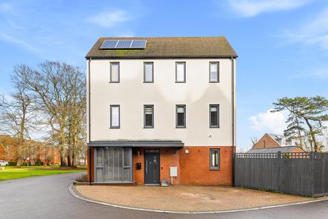 3 bedroom house for sale, Chaucer Gardens, Coulsdon CR5