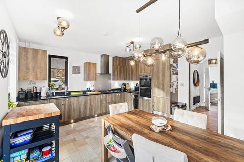 3 bedroom house for sale, Chaucer Gardens, Coulsdon CR5