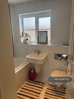3 bedroom semi-detached house to rent, Aldenham Close, Slough, SL3