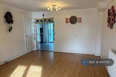 3 bedroom semi-detached house to rent, Aldenham Close, Slough, SL3