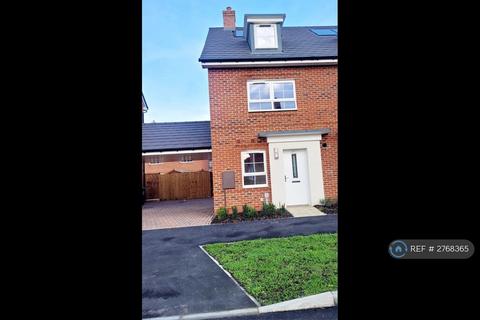 4 bedroom semi-detached house to rent, Mooring Street, Aylesbury, HP22