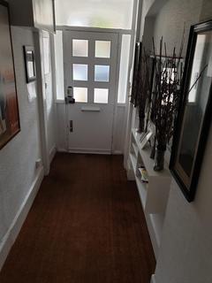 2 bedroom flat to rent, Walm Lane
