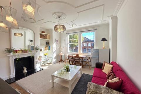 2 bedroom flat to rent, Walm Lane