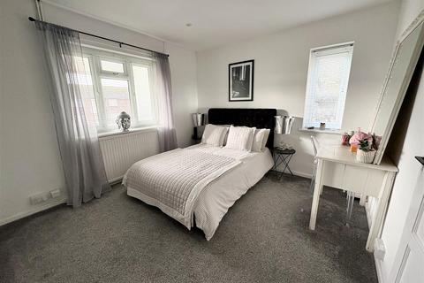 2 bedroom flat for sale, Bourne Street, Eastbourne