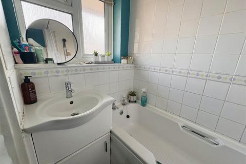 2 bedroom flat for sale, Bourne Street, Eastbourne