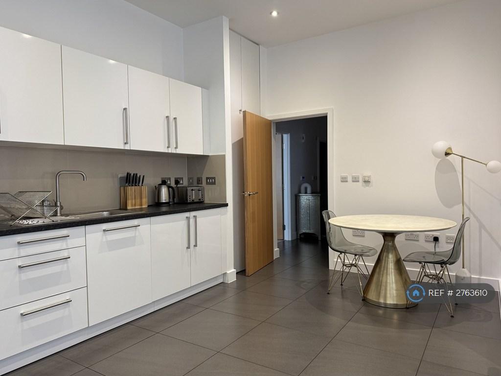 Kitchen/ Dining