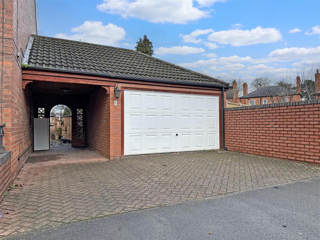 Garage, Carport &amp; Driveway 336
