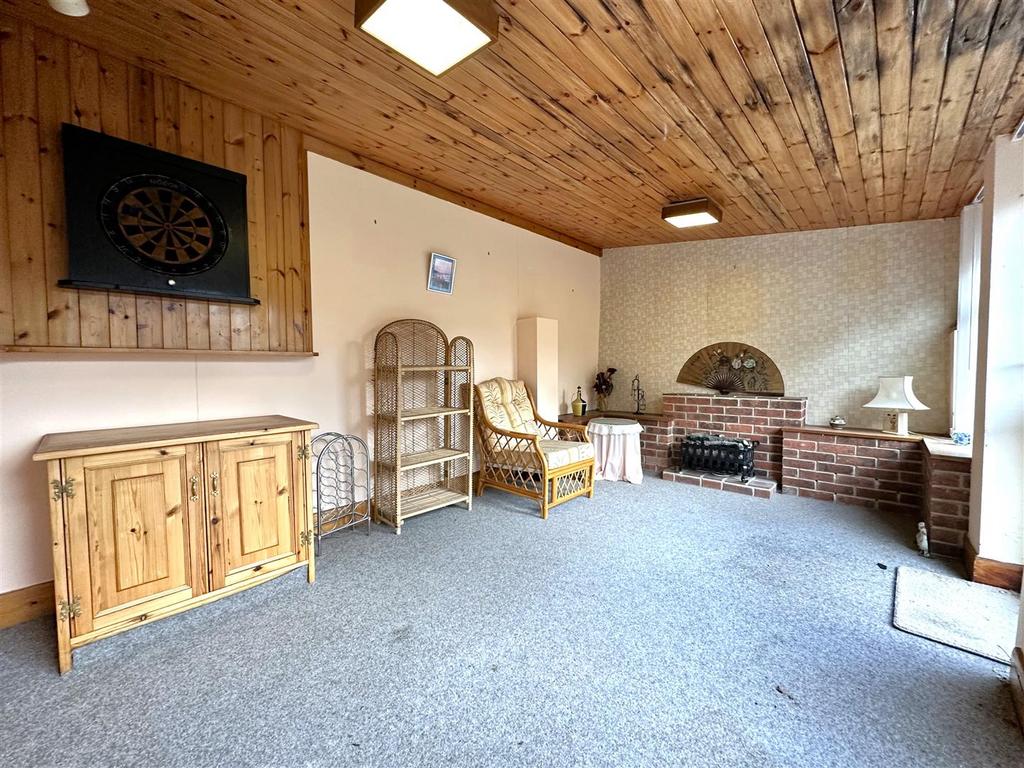 Hobbies Room Internal 356