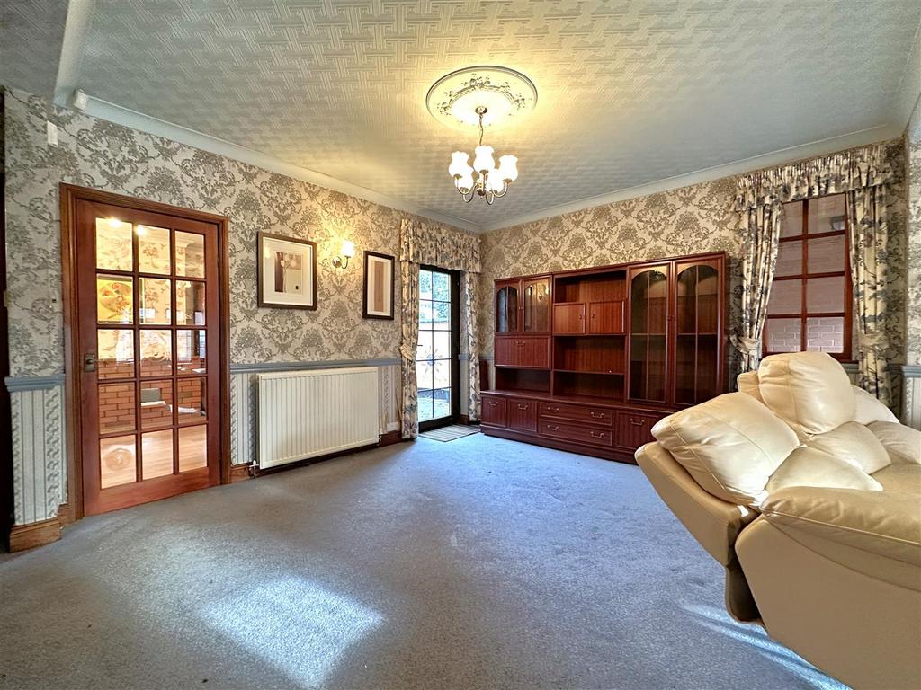 Living Space 285
