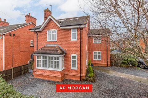 undefined, Julian Close, Catshill, Bromsgrove, Worcestershire, B61