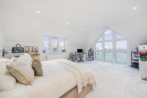 4 bedroom semi-detached house for sale, Bat Gardens, Kingston Upon Thames KT2