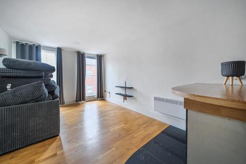 2 bedroom flat for sale, Wedgewood Street,  Aylesbury,  HP19