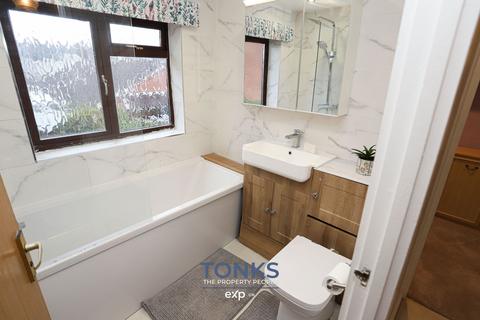 2 bedroom end of terrace house for sale, The Heathlands, Rowley Regis B65