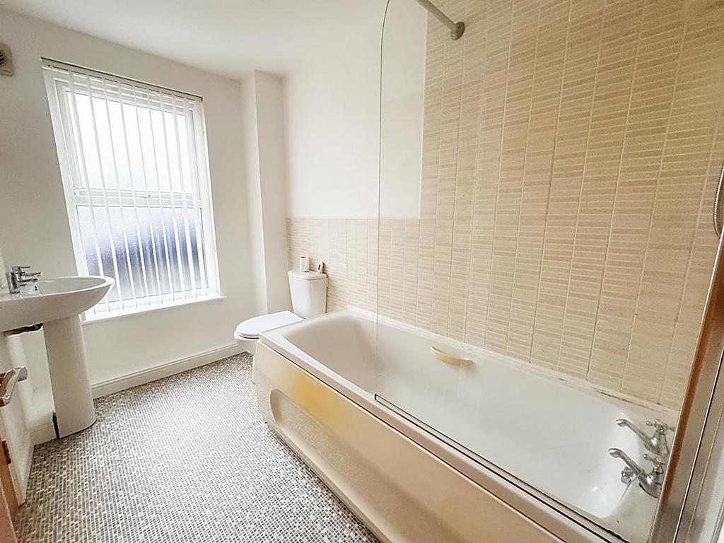 'Jack & Jill' Bathroom