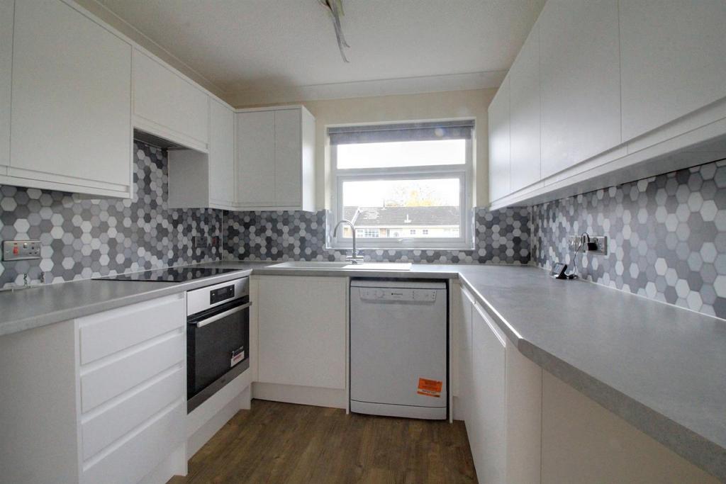AD0528  Kitchen .jpg