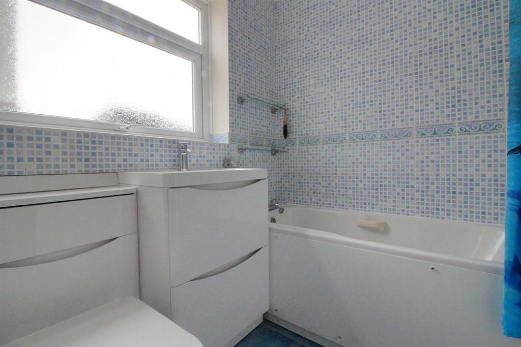 AD0528 Bathroom .jpg