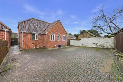 3 bedroom detached bungalow for sale, Lees Court, Glemsford