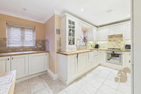 3 bedroom detached bungalow for sale, Lees Court, Glemsford