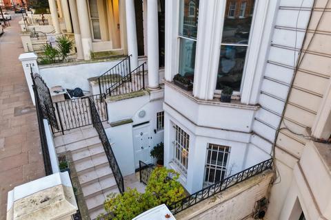 3 bedroom flat for sale, Earls Court Road, London SW5
