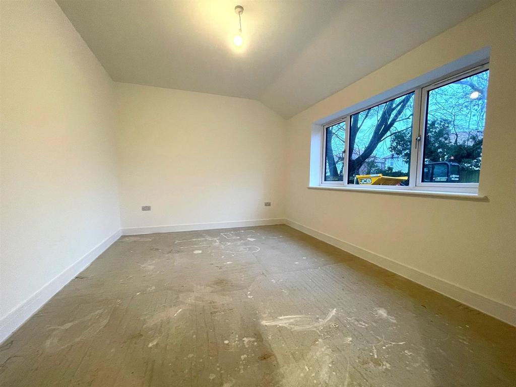 Bedroom 1.jpg