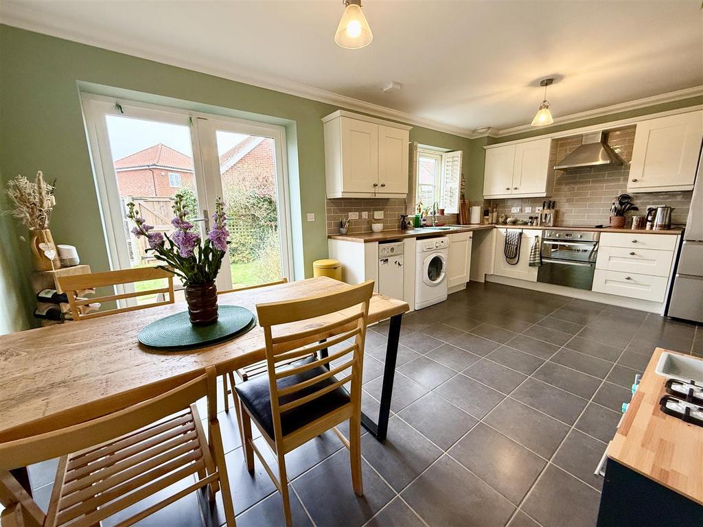 Kitchen dining