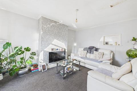 3 bedroom terraced house for sale, Field Road, Bridlington