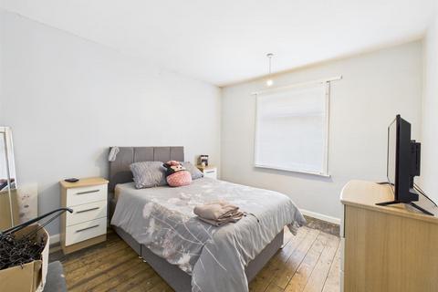 3 bedroom terraced house for sale, Field Road, Bridlington