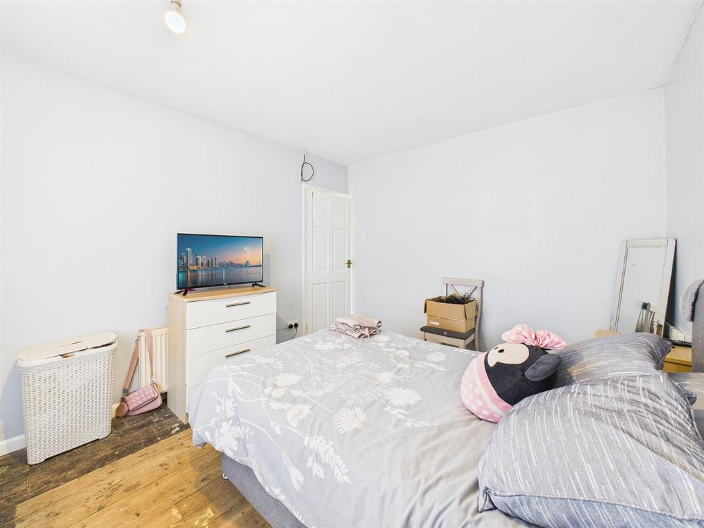 Bedroom: