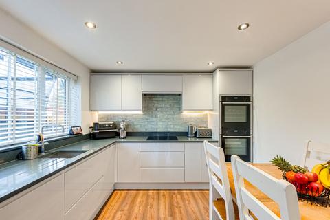 2 bedroom apartment for sale, Northville Drive, Westcliff-on-sea, SS0