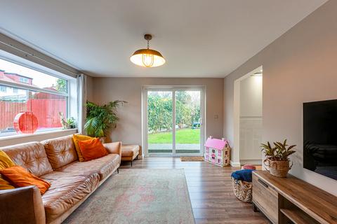 2 bedroom apartment for sale, Northville Drive, Westcliff-on-sea, SS0