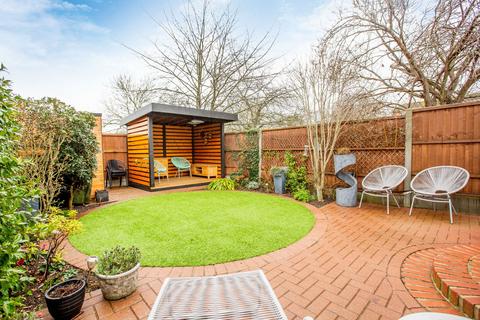 3 bedroom end of terrace house for sale, Whitehouse Meadows, Leigh-on-sea SS9